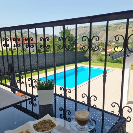 Gloria Villa